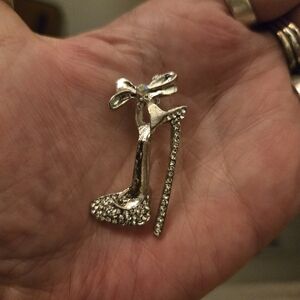 Elegant Gold High Heel Shoe Brooch